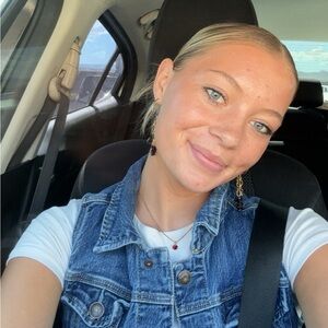 Meet your Posher, Eliza